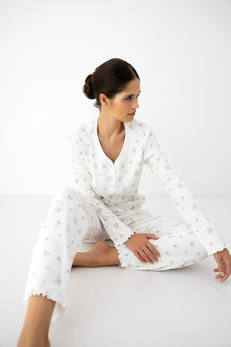 Pijama de mujer Sensis Vida ecru de algodón con flores, manga larga y pantalones
