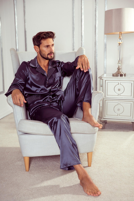 939 Pijama de satén gris para hombre