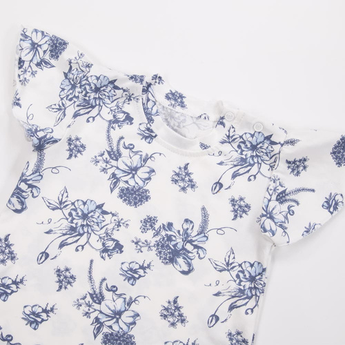 Botanic Camiseta niña Eevi blanca con flores azules - manga mariposa, algodón