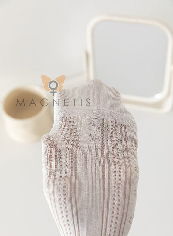 Calcetines invisibles mujer Magnetis CC-251102 algodón ecru con diseño delicado