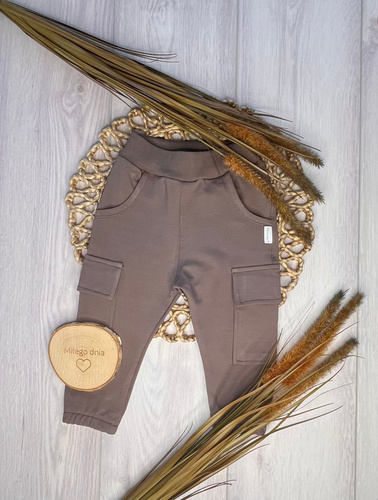 Pantalones jogger bebé Mamatti SJ16 chocolate – suaves y cómodos