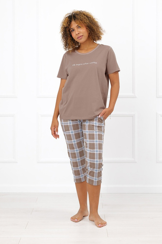 Pijama de mujer Delma Italian Fashion de algodón, manga corta, pantalones 3/4 a cuadros - cappuccino