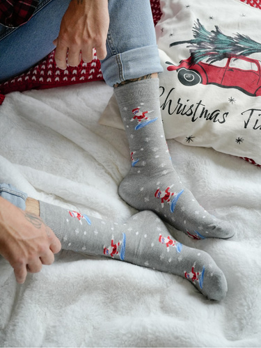 1290-032 Calcetines de Navidad para hombre Milena - Santa en Snowboard, melange claro
