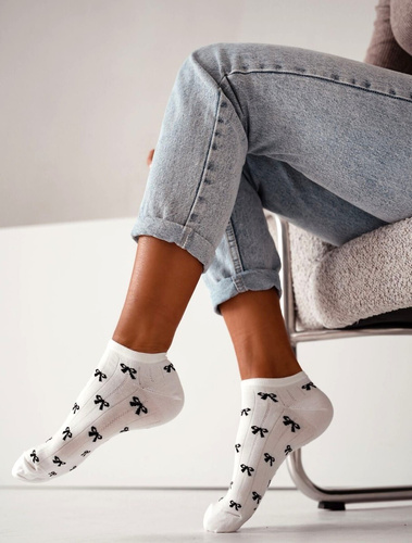 Calcetines con Pequeñas Lazo Milena – Algodón, Elásticos, Cómodos y Elegantes ecru