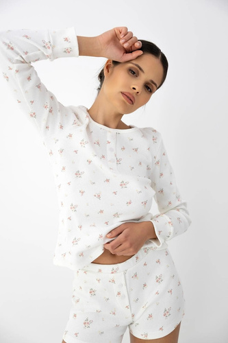 Pijama de mujer Sensis Mireya de algodón con flores, manga larga y pantalones cortos ecru