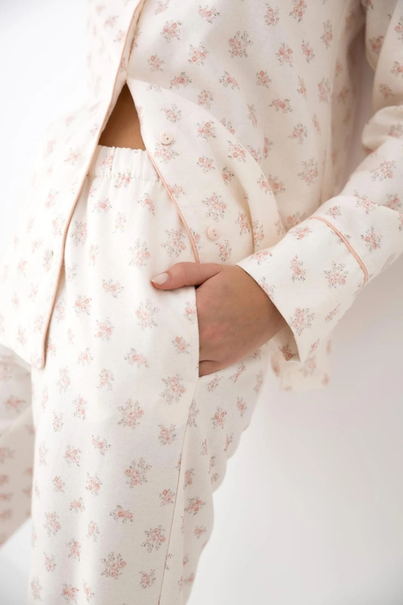 Pijama de mujer Sensis Marielle ecru de viscosa y algodón, abotonada con estampado de flores