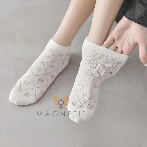 Calcetines invisibles mujer Magnetis CC-251102 algodón ecru con diseño delicado