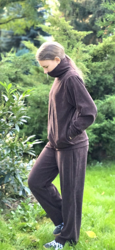 Sudadera Peak Bambarillo con cremallera y cuello alto en color chocolate amargo