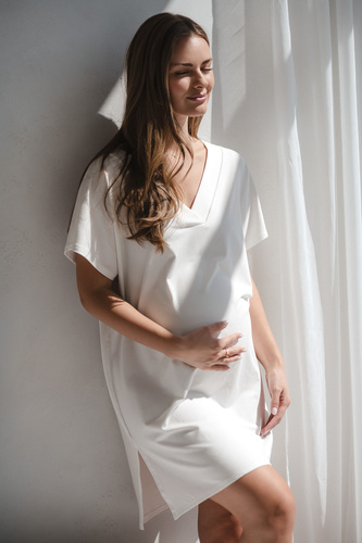 Camisón de embarazo y lactancia Moon Milk&Love - viscosa crema, oversize | Calidad polaca