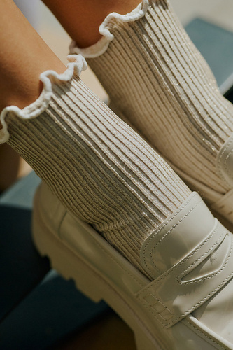 577 Calcetines Nana Gabriella crema- acanalados, con lurex y volantes