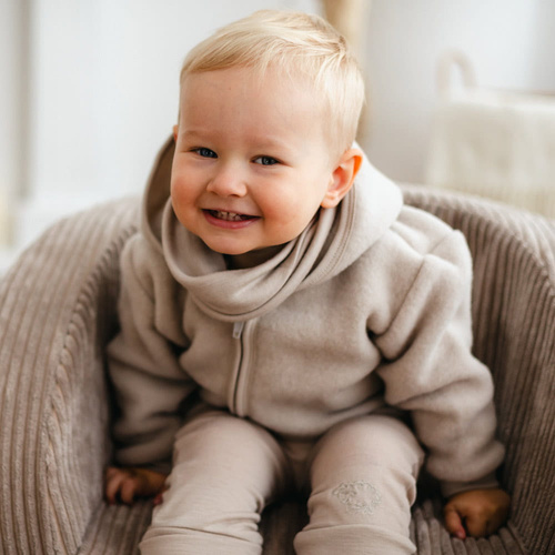 Chimenea infantil Eevi de lana merino - beige, suave y transpirable