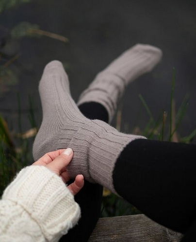 Calcetines de mujer Gabriella SW/069 grafito - lana merino, acanalados, con banda antipresión