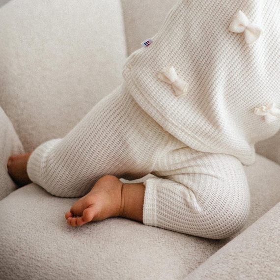 Mallas para bebé Fluffy Tails Eevi - jersey crudo, con lazo en la cintura