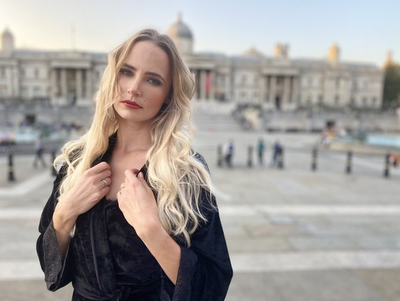 457 Bata corta de mujer Milagros - negra