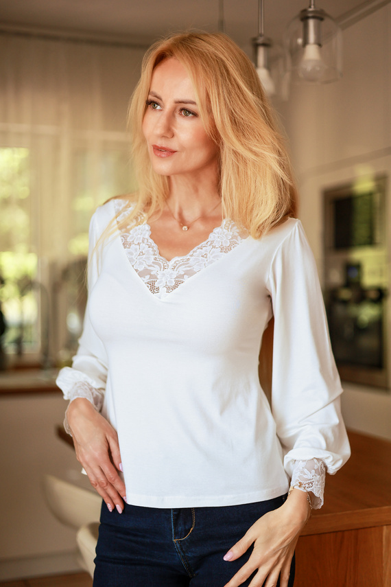 Mirale Harper Blusa de viscosa para mujer con encaje, escote en V y mangas abullonadas - ecru