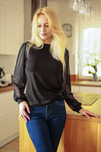 Mirale Freya Blusa de mujer de viscosa con mangas de tul y cuello alto elegante - negra