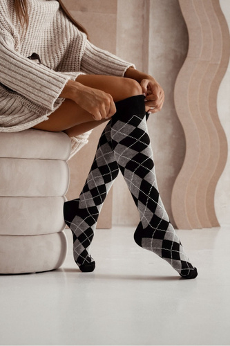 0248.015 Romby Calcetines altos de mujer Milena negro - estampado de rombos, estilo retro