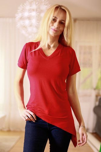 Blusa Aria Mirale - viscosa, asimétrica, escote en V - rojo